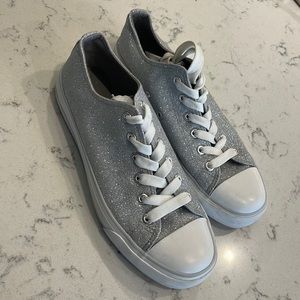 Canvas shoes metallic silver. Women’s 7.5